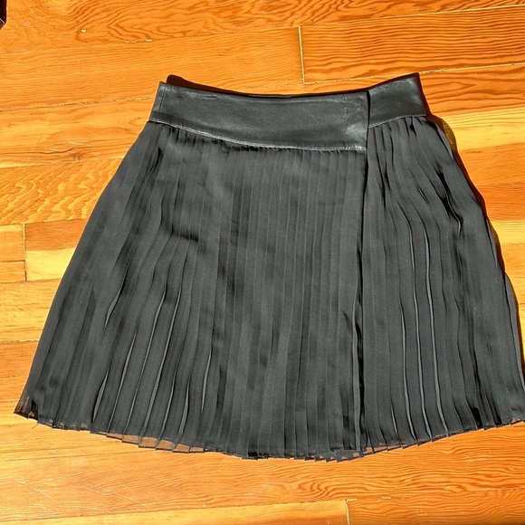 Alice + Olivia pleated skirt - Picture 3 of 4